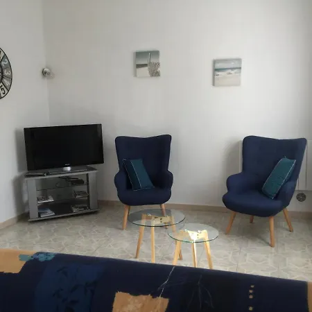 - Charmante Maison Avec Jardin Clos - Proche Marche Central
