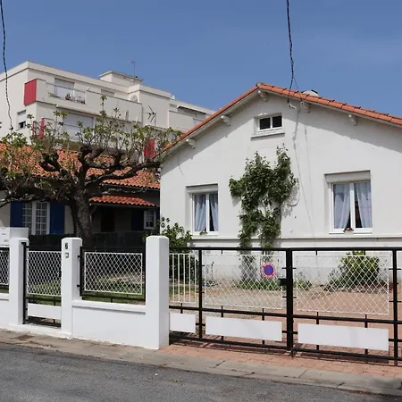 - Charmante Maison Avec Jardin Clos - Proche Marche Central * Ρουαγιάν